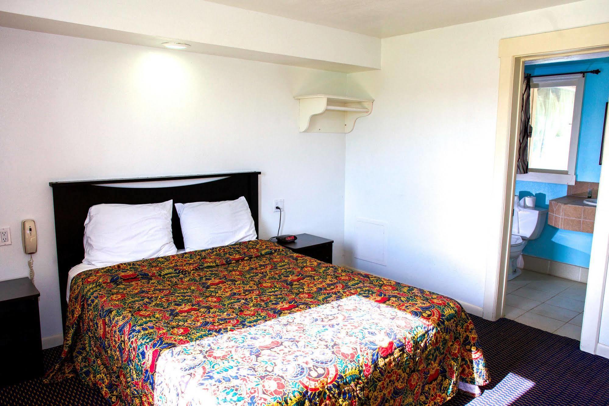 Knights Inn Harrisonville Bagian luar foto