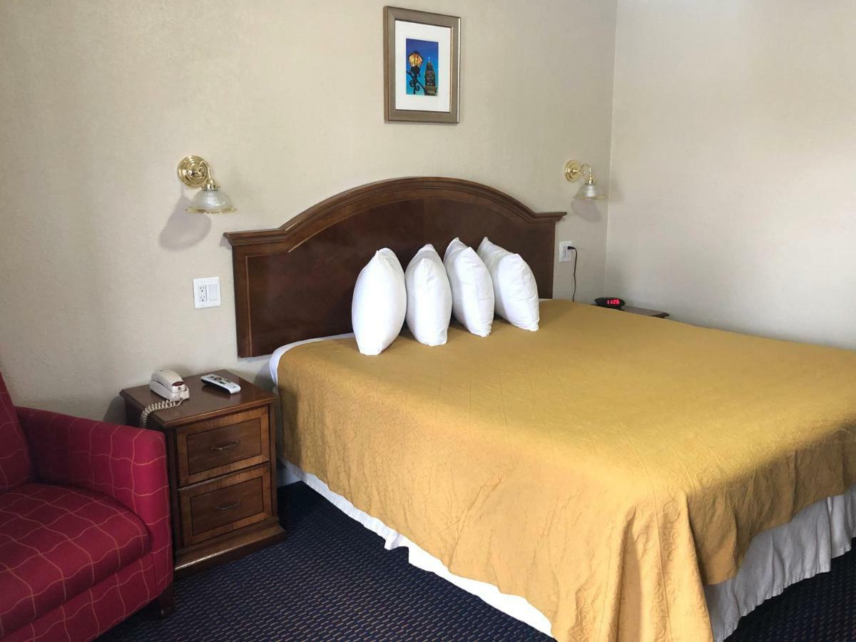 Knights Inn Harrisonville Bagian luar foto